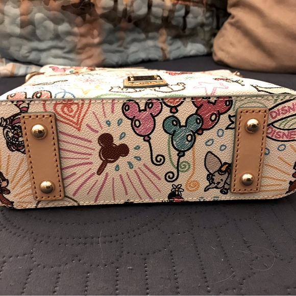 D&B Disney Sketch Crossbody NWT!!! 🥰 - Picture 5 of 6